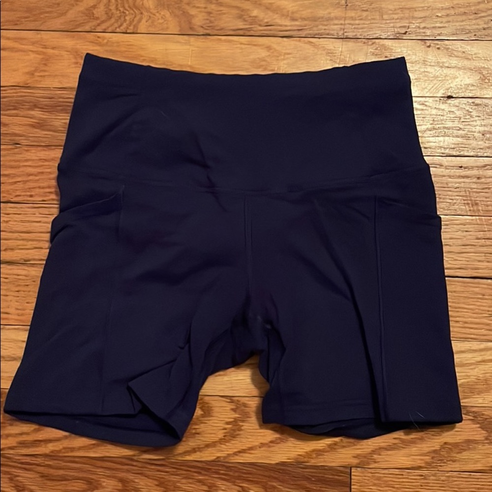 Oiselle pocket jogger shorts, navy size 6